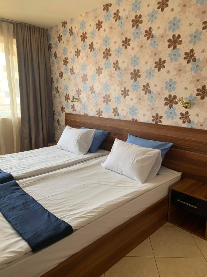 Семеен Хотел Брилянс - Family Hotel Brilliance 바르나 외부 사진
